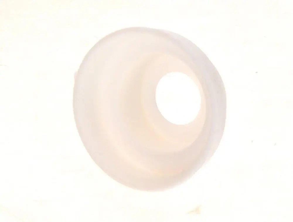Weißer Dichtgummi von Bosch mit einer runden Form und zentralem Loch, geeignet für verschiedene Dichtungsanwendungen.